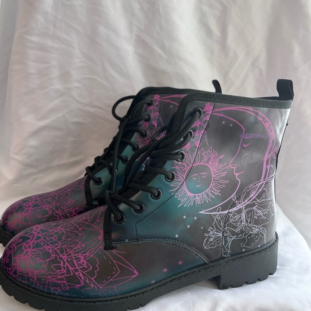 Woman’s BOHO 8.5 Shoes/boots NWOT